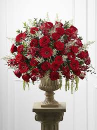 Fantastic Ideas For Red Floral Arrangement 40 Red Flower Arrangements Red Rose Arrangements Church Flower Arrangements