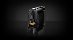 O inissia é um modelo de cápsula que, sem surpresa, usa cápsulas nespresso e faz um expresso de cada vez, ou seja, se você for jantar em uma festa, ficará em pé na cozinha por um tempo. Delonghi U Black Maquina De Cafe Nespresso Nespresso Cafe Nespresso Maquina De Cafe