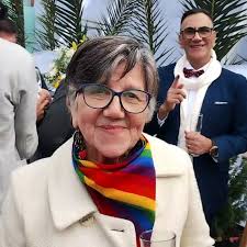 📻 #SiempreVivaenVivo, único programa radial de la diversidad sexual y el  VIH/SIDA en Chile, animado por el periodista y activista @elchedelosgays,  conversa sobre condón vaginal e interno, presentación ...