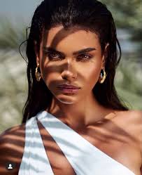 Bella Castillo (lvmuabella)