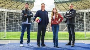 Das sextuple hatte vorher nur pep guardiola mit dem fc barcelona im jahr 2009 gewonnen. Fussball Bundesliga Was Sat 1 Sport1 Und Axel Springer In Der Neuen Saison Planen