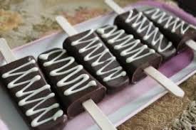 Bismillah,.jajanan yang ga lekang oleh waktu apalagi bila cuaca panas yaaaa,. Cara Membuat Es Lilin Cokelat Enak Baturaja Radio Etnikom Network