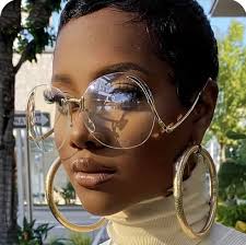 Discussion about a fight between Pretty P and Dolly