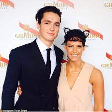World cup events took place at cardrona in new zealand during august for slopestyle and halfpipe. Torah Bright Attends Derby Day With Friends But Is Seen Arm In Arm With Jamie Durie Daily Mail Online