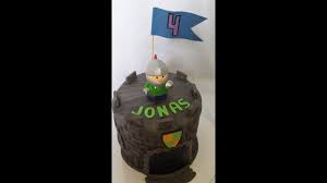 Klebt sie an einem holzspieß fest und steckt sie oben in den ritterkuchen. Ritterburg Jungengeburtstag 4 Geburtstag Fondant Marmorieren Youtube