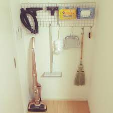 壁 天井 穴跡が目立たないピンフック 無印良品 エレクトロラックス ダイソー などのインテリア実例 2017 10 16 11 04 37 roomclip ルームクリップ 掃除道具 収納 インテリア 収納 収納 シンプル