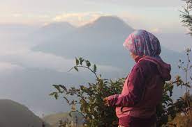 Sebagai puncak tertinggi di kabupaten semarang, gunung ungaran ini kerap dipenuhi oleh para pendaki apalagi jika akhir pekan tiba. Pin Di Pendaki Cantik