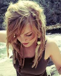 Love Her Loose Hair In Front So Pretty I Want My Hair Like This Frisuren Halbe Dreadlocks Haare Stylen