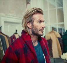 Tra i tagli capelli lunghi uomo più scelto all'epoca dopo che lo fece esordire in varie partite di calcio. Dave Capelli Uomo Moda Uomo Uomini