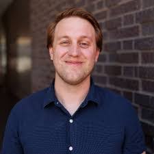 Kelly Rayl's Instagram, Twitter & Facebook