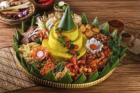 Tumpeng Most Sacred Foods In Indonesia Food Indonesian Food Food Garnishes