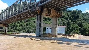 Pemkab perbaiki akses jalan masuk dari. Diterjang Banjir Jembatan Senilai Rp 9 8 Miliar Di Malinau Dilaporkan Hanyut Akses 2 Desa Terputus Tribun Kaltara