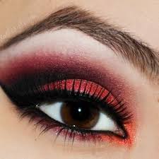 Black And Red Ombre Eyeshadow The Ombre Effect Has Not Just Conquered Hair But Now Makeup We Have Always Built Upon Our Shadows But Now We Can Mak Red Eye Makeup Smokey Eye Makeup Red Eyeshadow