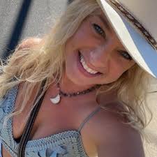 Christi Hatfield (@christi3383)