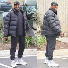 8 425 Likes 81 Comments Upscalehype Upscalehype On Instagram Smile Ye Smile Kanyewest Beaming After His Daughter Winter Jackets Jackets Street Wear