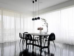 In a room where there's a lot of hard furniture, it's a great idea to add some softness. Contemporary Dining Room Looks Stunning With S Fold Sheer Curtains Salas De Jantar Contemporaneas Sala De Jantar Preta Moderna Sala De Jantar