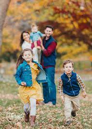 Tips For Fun Family Photos With Toddlers And Young Children Fun Family Photos Young Family Photos Cute Family Photos