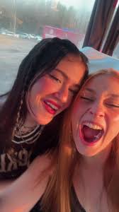 Brincadeira com Amigas: Camille e MP Borges Dançando