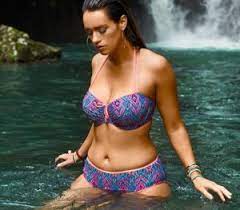 Para desviar las miradas de la tripa, son adecuados el clásico escote en v y el escote barco, que acentúa la zona de los hombros. Metropolitano Destruccion Debilitar Bikinis Para Disimular Barriga Y Caderas Relativamente Descolorar Galleta