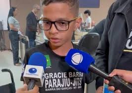 Cantora de Barra do Garças encanta Serjão Berranteiro durante Arraiá do  Pequi de Pontal VEJA VÍDEO