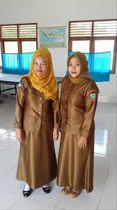 Apa je lagi kerja dia ni selain jadi duta produk dekat ig? 30 Ide Keren Model Baju Dinas Kuning Kaki Terbaru Maria Space