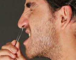 أضرار إزالة شعر الأنف المرسال