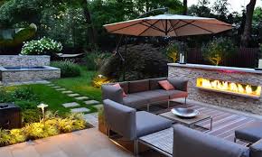 Here, we've compiled our favorite landscaping ideas in the hopes that they'll inspire your next outdoor renovation. Pujoy Studio Backyard Landscaping Ideas