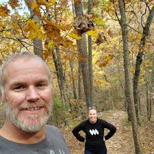 How much ice is needed to cool down 16 butchered chickens?