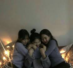 Kayak quotes yang latar belakangnya ada foto orang koreaan gitu deh. I N S T A G R A M Hoseok Korean Best Friends Best Friends Aesthetic Girl Friendship