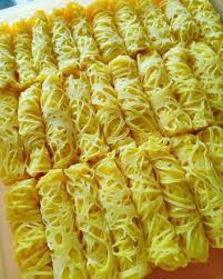 So aku combine resepi yg aku rasa paling byk org agak2 dah sebati, bolehlah ditapis dan masukkan ke dalam acuan untuk menjala. Resepi Roti Jala Mudah Dan Lembut Pawtaste Com