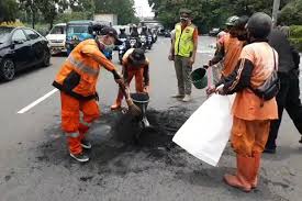 Lowongan kerja ppsu 2021 dipademangan : Ppsu Bersihkan Bekas Bakaran Ban Di Jalan Pemuda Rawamangun