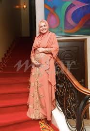 Sebab, wanita kelahiran malaysia ini sedang hamil buah hati keduanya. Siti Nurhaliza Buka Rahsia Hamil 4 Bulan Hiburan Mstar