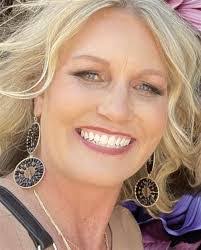 Leanna May's Instagram, Twitter & Facebook