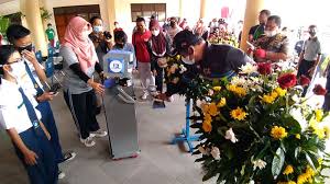 Jun 08, 2021 · tim wowkeren jun 8, 2021 ; Wow Keren Robot Karya Siswa Smpn 13 Solo Bisa Menyambut Tamu