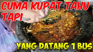 Sekilas, sajian khas jawa timur ini mirip dengan tahu kupat di jawa tengah dan ketoprak di jakarta. Jual Kupat Tahu Di Banyumas Tapi Yang Datang Pakai Bus Dari Luar Kota Tahu Kupat Mbah Djawi Youtube