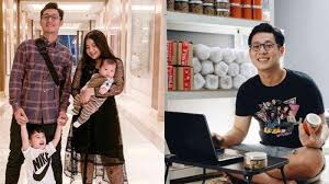 Let us know below so we can add to it and have our junior. Junior Liem Tak Ada Panggilan Syuting Dompet Mulai Menjerit Suami Putri Titian Jualan Sambal Tribunnewsmaker Com