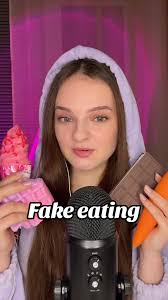 Exploring ASMR Mouth Sounds with Lisandra