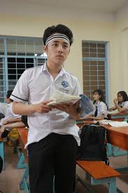 Cô được mọi người chú ý và biết đến nhiều qua vai diễn hà lan trong bộ phim mắt biếc của đạo diễn victor vũ. Him Pháº¡m Tiáº¿t Lá»™ Cáº£nh Quay Hack Nao Nháº¥t Trong Phim E Nhá» Lá»›p TrÆ°á»Ÿng Viá»‡t Nam Má»›i