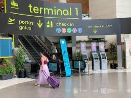 Humberto delgado airport, also known simply as lisbon airport or portela airport, is an international airport located 7 km northeast from th. Aeroporto De Lisboa Bateu Recorde De Passageiros Bom Dia Alemanha
