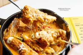 They have over 100 stores in korea, china, taiwan, indonesia and singapore and they're finally available here in malaysia! Chir Chir Chicken Factory Pavilion Kl Crispy Cheesy New Menu Malaysian Flavours