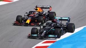 Ein formel 1 powerboat beschleunigt von 0 auf 100 km/h in unter 3 sekunden und erreicht mit seinem 400 ps starken außenbordmotor eine endgeschwindigkeit von über 200 km/h. Gp Spanien Lewis Hamilton Zieht Davon Sebastian Vettel Wieder Ohne Punkt Formel 1 Motorsport Sportschau De