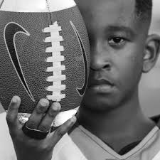 Who can take Christmas photos in Charleston?