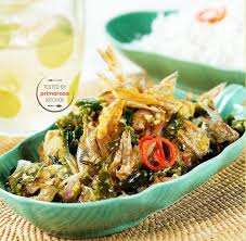 Kemudian masukkan bahan kisar tadi ke dalam kuali ikan bilis. Resep Bilis Lado Hijau