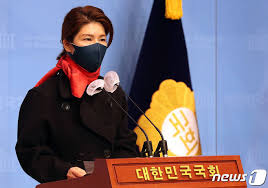 국민의힘 대변인 배 준 영. êµ­ë¯¼ì˜íž˜ êµ­ë¯¼ìœ„ë¡œê¸ˆ ëŒ€í†µë ¹ ê°œì¸ ìž¬ì‚°ìœ¼ë¡œ ì£¼ë©´ ê°ì‚¬ížˆ ë°›ê² ë‹¤ ë‹¤ìŒë‰´ìŠ¤