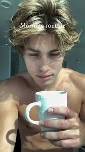 Joey Gore's Instagram, Twitter & Facebook