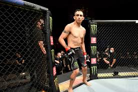 Dariush comes out southpaw and ferguson comes out shifty, moving a lot. I3fyadgckyo4ym