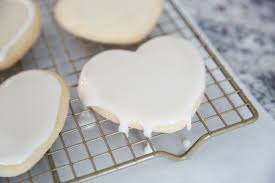 I am looking for a frosting/icing made to pour on the cake and harden like fudge when it cools. Tutorial Cookie Decorating With Glace Icing Our Best Bites