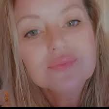 Gina Riggs's Instagram, Twitter & Facebook