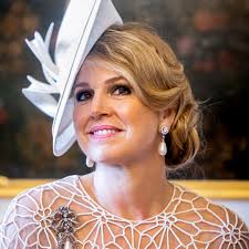 Anna Wintour Just Showed Up to Buckingham Palace Wearing a Royal Necklace  With a Mysterious Past