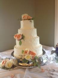 4 Tier Wedding Cake Tier Sizes Are 7 10 13 16 Serves 200 Beautiful Garden Roses Were Placed On This Cak 4 Tier Wedding Cake My Wedding Cake Creations